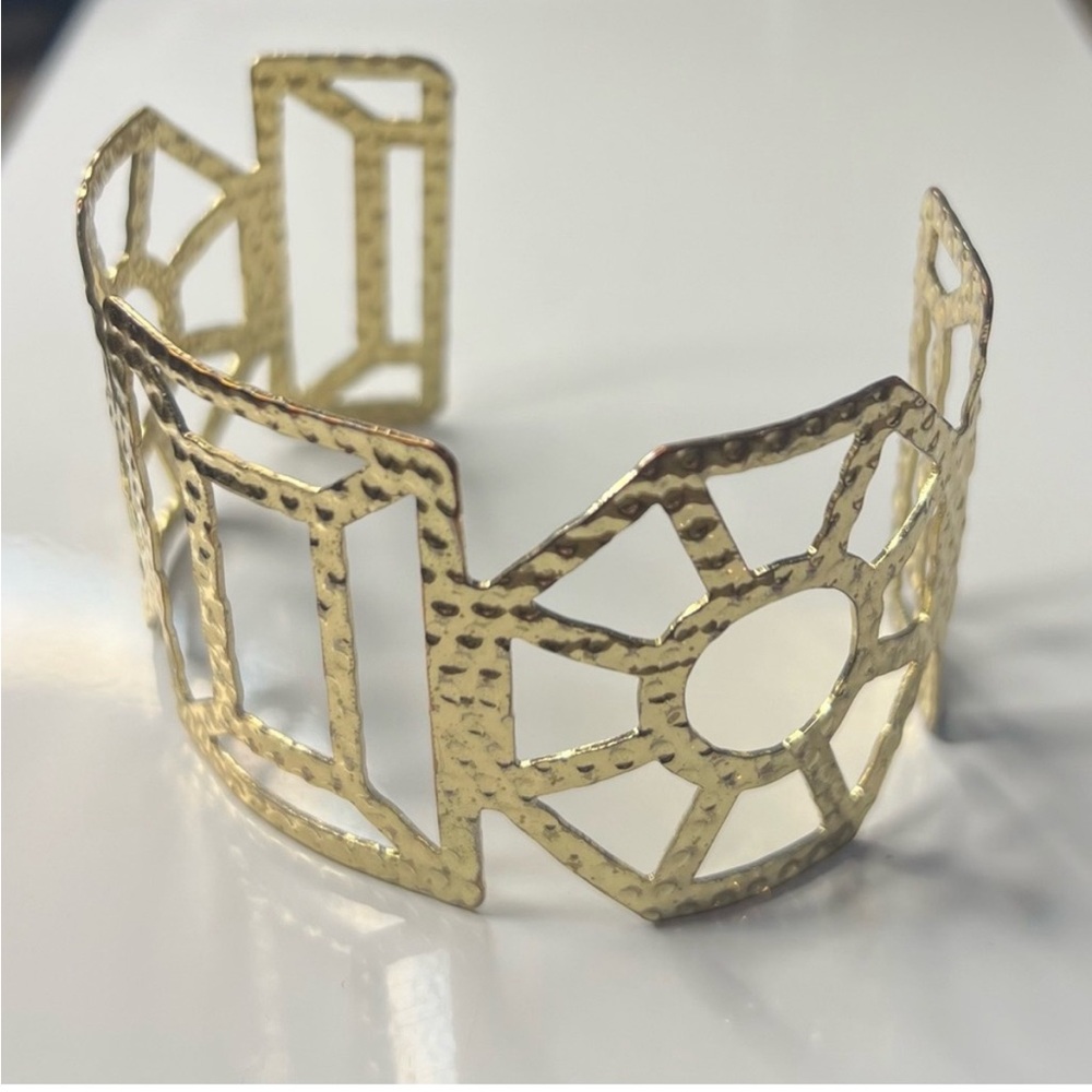 Cuff bracelet‎ flexible sizing
